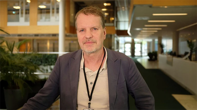 Lars-Gunnar Lindberg, chef för IA-systemet, i ljusgården på Afa Försäkring.