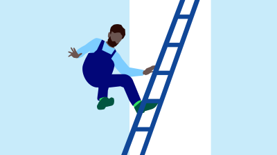 (png) Man i overall ramlar ner från stege