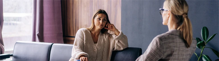 samtal mellan två kvinnor