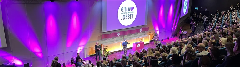 Stor publik framför stora scenen på Gilla Jobbet 2023.