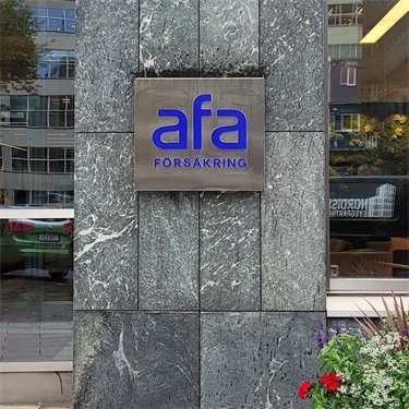 Glasdörrar som är ingången till Afa Försäkrings kontor.