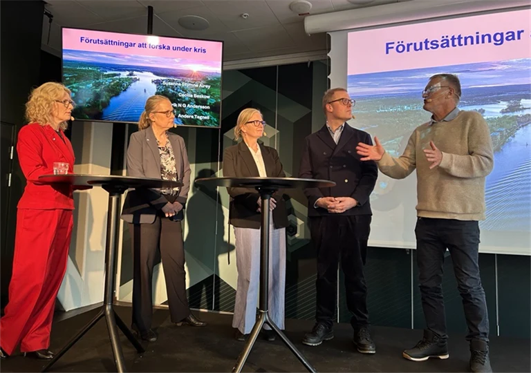 Panel - när omvärlden krisas