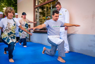 Cafépersonal får judoinspirerad fallträning