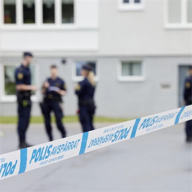 Enligt Polisen är brottsvinsterna från de polisanmälda och fullbordade bedrägerierna i dag nästan dubbelt så stora som de uppskattade brottsvinsterna från narkotikahandeln. 