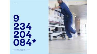 Uppslag med stor titel och bild på helsida.