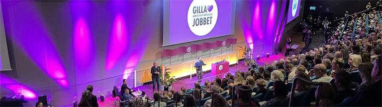 Stor publik framför stora scenen på Gilla Jobbet 2023.