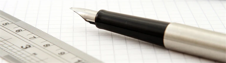 Penna, miniräknare och linjal