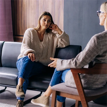 samtal mellan två kvinnor