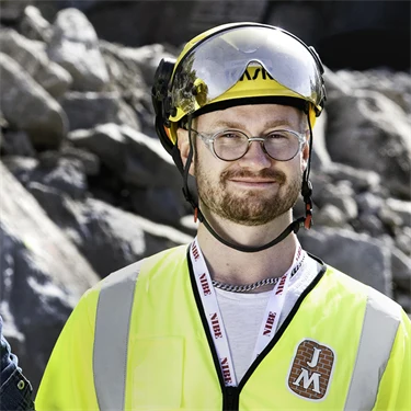 Platschef Daniel Rais och arbetsledare Christopher Söderlind, JM i Huvudsta.