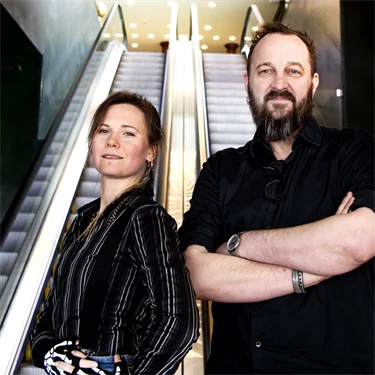 Säkerhetschef Robert Forsman och kollegan Felicia Wittenberg tar hjälp av IA-systemet för att lycka skapa en säker miljö på Kulturhuset i Stockholm.