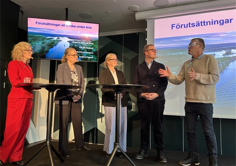 Panel - när omvärlden krisas