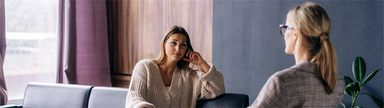 samtal mellan två kvinnor