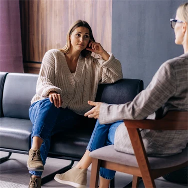 samtal mellan två kvinnor