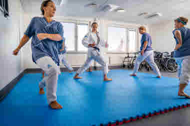 Vårdpersonal får judoinspirerad fallträning
