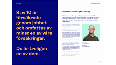 Uppslag med stor text på färgad bakgrund och text med bild.