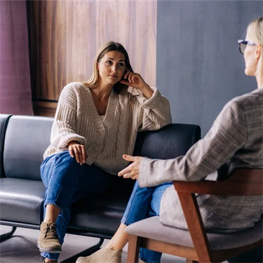 samtal mellan två kvinnor